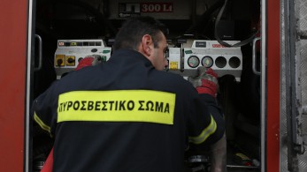 Καπνοί σκέπασαν τη Λεωφόρο Συγγρού - Φωτιά σε εγκαταλελειμμένο κτήριο
