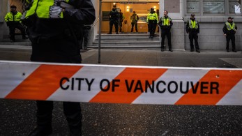«Υπήρχαν πτώματα παντού»: Σοκαριστικές μαρτυρίες από την επίθεση στο Βανκούβερ - Εννέα νεκροί (video)