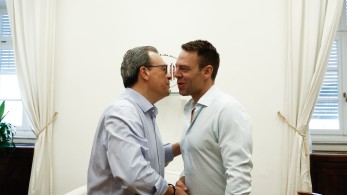 Ο Κασσελάκης τρολάρει Φάμελλο: Συμφωνώ, επιστρέψανε στις εργοστασιακές ρυθμίσεις, στο 3% (video) Ο Κασσελάκης τρολάρει Φάμελλο: Συμφωνώ, επιστρέψανε στις εργοστασιακές ρυθμίσεις, στο 3% (video)