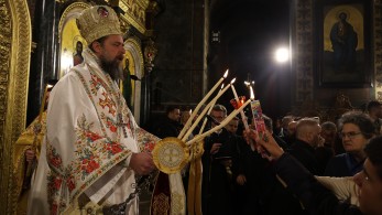 Άγιο Φως: στις 19:00 η άφιξή του στο αεροδρόμιο «Ελ. Βενιζέλος» (Live)