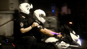 Λάρισα: άνδρας επιτέθηκε σε ανήλικους με τσεκούρι και χτύπησε έναν 16χρονο