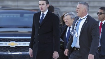 Ο Barron Trump απαγορεύεται ακόμα και να φλερτάρει στο κολέγιο