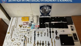 ΕΛΑΣ: εξαρθρώθηκε συμμορία που έκλεβε σπίτια ηλικιωμένων παριστάνοντας υπαλλήλους της ΔΕΗ ΕΛΑΣ: εξαρθρώθηκε συμμορία που έκλεβε σπίτια ηλικιωμένων παριστάνοντας υπαλλήλους της ΔΕΗ
