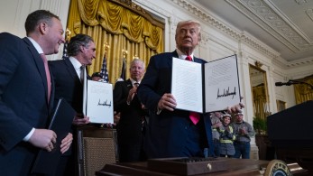 ΗΠΑ: δικαστήριο βάζει φρένο στους δασμούς - Έφεση άσκησε ο Τραμπ