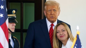 Τραμπ υποδεχόμενος τη Μελόνι: Θα υπάρξει 100% συμφωνία με την ΕΕ για τους δασμούς