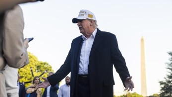 Τραμπ: αμφισβητεί τις δυσμενείς δημοσκοπήσεις - του φταίνε τα ΜΜΕ