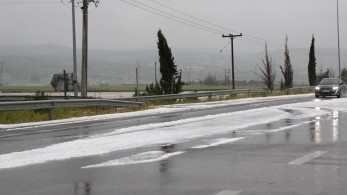 Ισχυρή χαλαζόπτωση προκάλεσε καταστροφές σε καλλιέργειες στο Ηράκλειο Κρήτης (video)