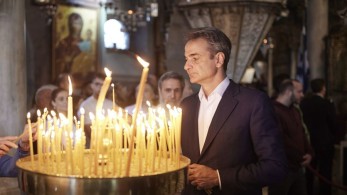 Ο Κυριάκος Μητσοτάκης στην Τήνο για την ακολουθία και περιφορά του Επιταφίου (photos)