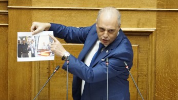 Ο Βελόπουλος, οι επιστολές του Ιησού, οι κηραλοιφές και τα… μυγάκια του χειμώνα Ο Βελόπουλος, οι επιστολές του Ιησού, οι κηραλοιφές και τα… μυγάκια του χειμώνα