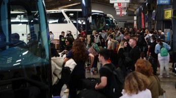 Εγκαταλείπουν την Αθήνα με κάθε μέσο οι εκδρομείς του Πάσχα - Γεμάτα πλοία και ΚΤΕΛ