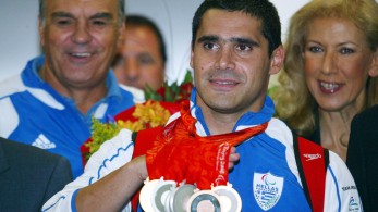 Ο παρολυμπιονίκης Χαράλαμπος Ταϊγανίδης σε μαραθώνιο κολύμβησης για παιδιά με καρκίνο (video)