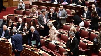 Δίνουν τα ρέστα τους στη Βουλή για το χαμένο σόου που ετοίμαζαν