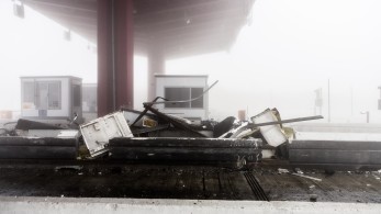 Τραγωδία με νεκρούς στην Εγνατία Οδό: φορτηγό συγκρούστηκε με ΙΧ στα διόδια Πολυμύλου (video)