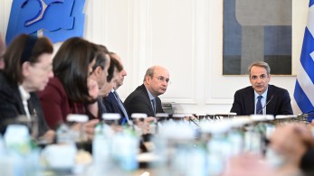 Υπουργικό Συμβούλιο: με στόχευση τη μεσαία τάξη και επίκεντρο τα μέτρα στήριξης του 2025 Υπουργικό Συμβούλιο: με στόχευση τη μεσαία τάξη και επίκεντρο τα μέτρα στήριξης του 2025