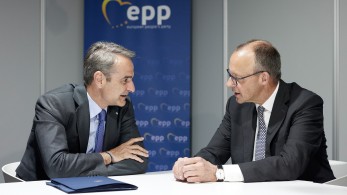 Συνάντηση Μητσοτάκη - Μερτς στη Βαλένθια στο περιθώριο του συνεδρίου του ΕΛΚ