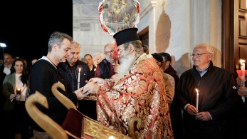 Στην Τήνο για την Ανάσταση ο Κυριάκος Μητσοτάκης – «Με ενότητα και αυτοπεποίθηση ξεπερνάμε τις δυσκολίες» (photos)