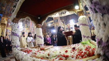 Θεσσαλονίκη: πλήθος πιστών στον «Επιτάφιο των Εμπόρων» στην εκκλησία του Αγίου Μηνά (video)
