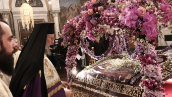 H περιφορά του Επιταφίου στη Μητρόπολη Αθηνών