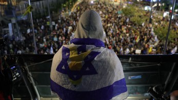 Η παραίτηση Βέλντκαμπ, οι «ευαισθησίες» και τα ωμά συμφέροντα