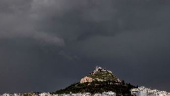 Βροχερή Κυριακή με ανώτερη θερμοκρασία στους 24 βαθμούς Κελσίου