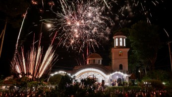 Σε κλίμα κατάνυξης και ευλάβειας  η Ανάσταση σε όλη τη χώρα (photos & video)