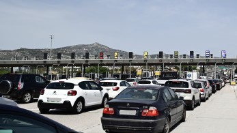 Φεύγουν οι τελευταίοι εκδρομείς του Πάσχα: ουρές 17 χλμ. στην Αθηνών - Κορίνθου