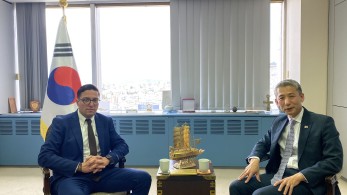 Τζου-σεόνγκ Λιμ-πρέσβης Νότιας Κορέας στο «Μανιφέστο»: Η πολιτική σταθερότητα και η οικονομική ανάπτυξη της Ελλάδας προσελκύουν επενδύσεις Τζου-σεόνγκ Λιμ-πρέσβης Νότιας Κορέας στο «Μανιφέστο»: Η πολιτική σταθερότητα και η οικονομική ανάπτυξη της Ελλάδας προσελκύουν επενδύσεις