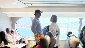 Μητσοτάκης: Με το πλοίο της γραμμής στην Τήνο (photos) Μητσοτάκης: Με το πλοίο της γραμμής στην Τήνο (photos)