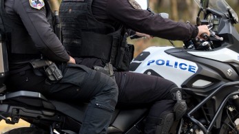 Αστυνομικοί της ΔΙΑΣ άνοιξαν δρόμο σε ετοιμόγεννη - Μέσα σε 15 λεπτά μεταφέρθηκε στο νοσοκομείο (video)