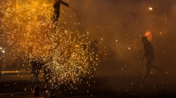 Άρης Μουγκοπέτρος: Νόμιζα ότι ήταν καπνογόνο, φοβόμουν τις κροτίδες (video)