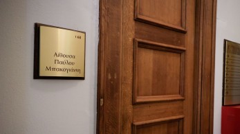 Βουλή: συστάσεις σε δύο βουλευτές που προσπάθησαν να φωτογραφίσουν έγγραφα της δικογραφίας για τα Τέμπη