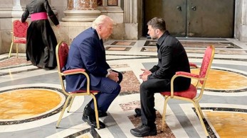 Ιστορική κατ’ ιδίαν συνάντηση Ζελένσκι-Τραμπ στο Βατικανό - Συνομίλησαν για 15 λεπτά
