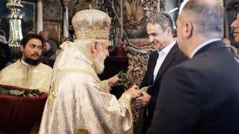 Κυριάκος Μητσοτάκης: στην Τήνο για την πρώτη Ανάσταση - Η συνομιλία του με τον Μητροπολίτη Δωρόθεο στην πρώτη Ανάσταση (photos)