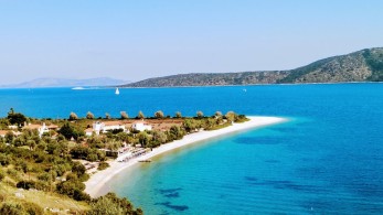 Yπουργείο Τουρισμού: Ταξιδιωτικά voucher έως 300 ευρώ ανά εργαζόμενο στον ιδιωτικό τομέα