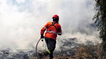 Φωτιά στο Λαύριο: Χωρίς ενεργό μέτωπο, αλλά με πολλές διάσπαρτες εστίες (vid)