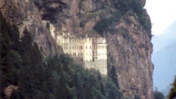 Το Δεκαπενταύγουστο θα μπορεί να γίνει λειτουργία στην Παναγία Σουμελά με εντολή… Ερντογάν