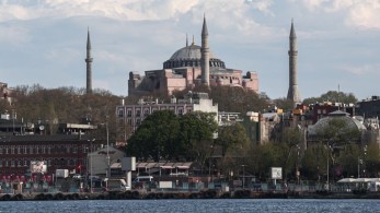 Τι συνεπάγεται η «βόμβα» Ερντογάν στην Αγία Σοφία; (vid)