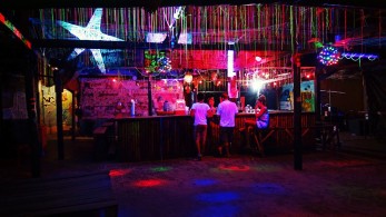 Γώγος: Αν χρειαστεί, θα ληφθούν μέτρα και για νυχτερινά μαγαζιά, beach bar κι εκκλησίες