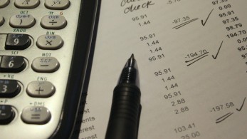 ΕΛΣΤΑΤ: Στα 329,296 δισ. ευρώ το δημόσιο χρέος