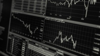 Ευρωζώνη: Προβλέψεις για ύφεση 8,3% φέτος και ανάπτυξη 5,7% το 2021