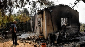 Κεχριές Κορινθίας: Συνεχίζεται για τρίτη μέρα η μάχη με τη φωτιά