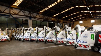 Δήμος Αθηναίων: 12 ηλεκτρικές, αυτοκινούμενες σκούπες στο «οπλοστάσιο» της καθαριότητας