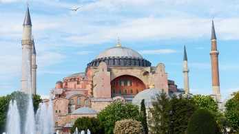 Αγία Σοφία: Μια διαμάχη από τα παλιά με ισχυρό συμβολισμό