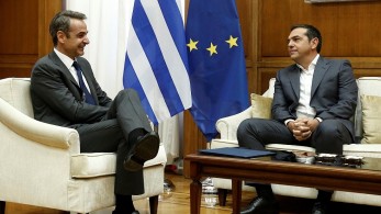 Ολοκληρώθηκε η συνάντηση Μητσοτάκη- Τσίπρα στη Βουλή