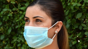 Κορωνοϊός: Πώς η μάσκα αποτρέπει την εξάπλωση – Το παράδειγμα ενός κομμωτηρίου