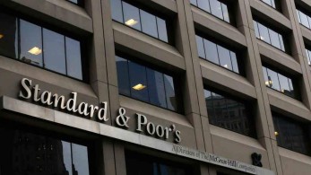 «Μαύρες» προβλέψεις από την S&P λόγω κορωνοϊού