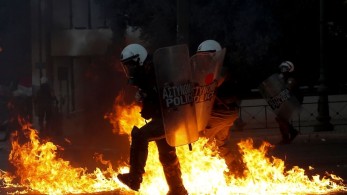 Η έκθεση της ΕΛΑΣ για τα οργανωμένα επεισόδια στο Σύνταγμα