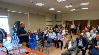 «Βροχή» οι ατάκες Μπέου σε σύσκεψη με τον Τάκη Θεοδωρικάκο