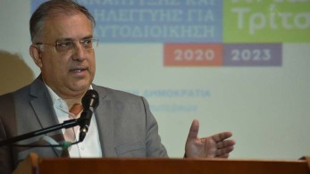 Ο Τάκης Θεοδωρικάκος… ενώνει!