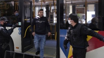 Συνεχίζονται οι έλεγχοι της Τροχαίας σε ΜΜΜ – Πρόστιμα για μάσκες και υπεράριθμους επιβάτες